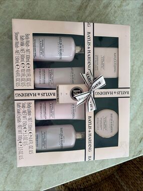 Baylis & Harding Pink Bath & Body Gift Set